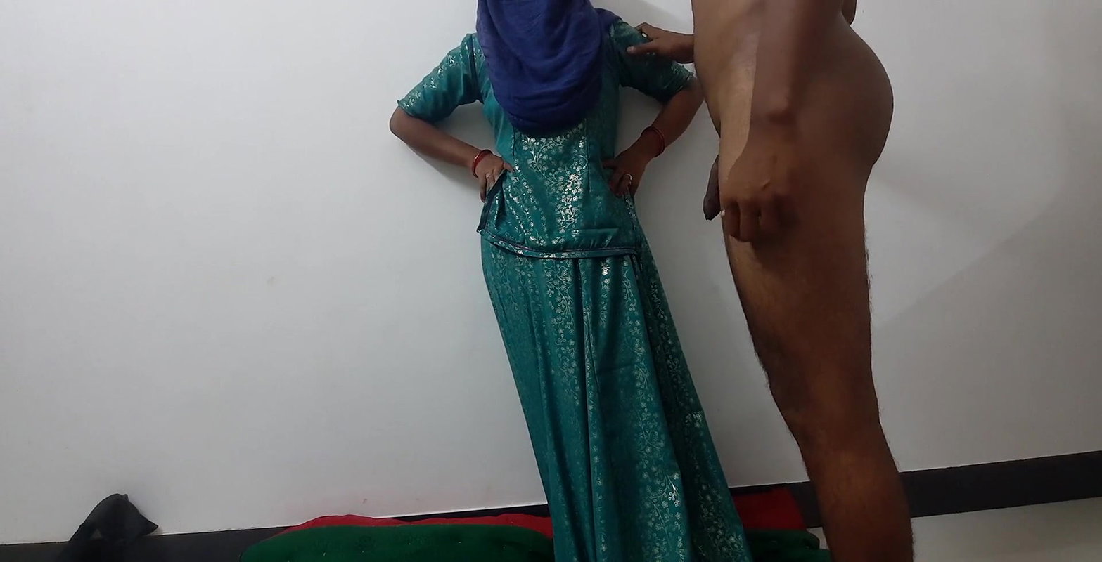 Bhabhi ko dever ne choda pese deker mote lund ko chut me dala.