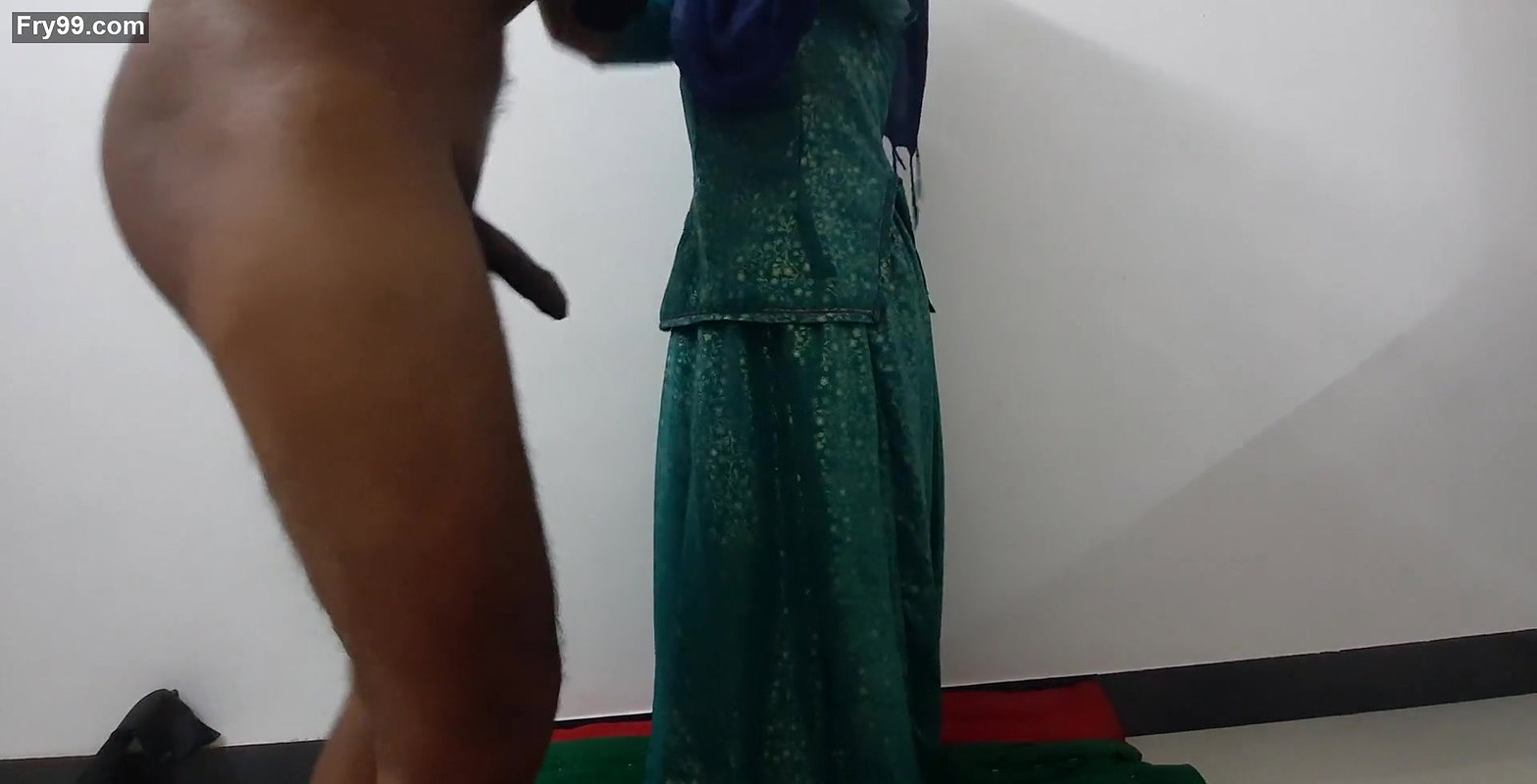 Bhabhi ko dever ne choda pese deker mote lund ko chut me dala.