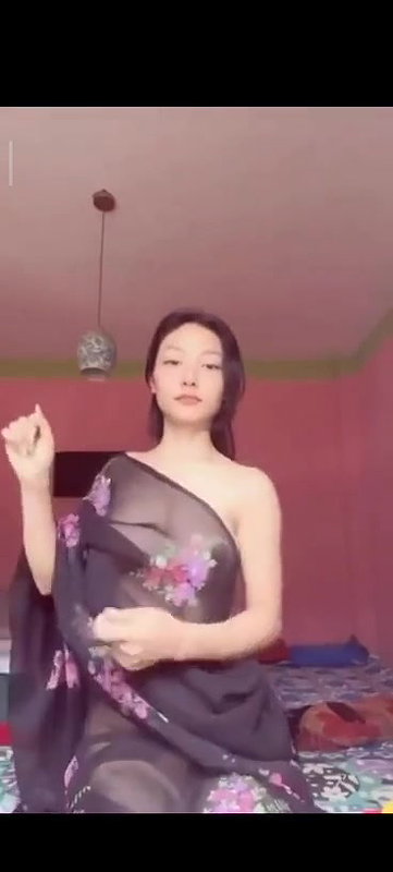 sexy nepali horny girl showing boobs in saree
