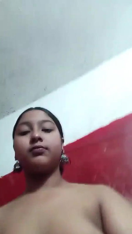 horny gf showing boobs