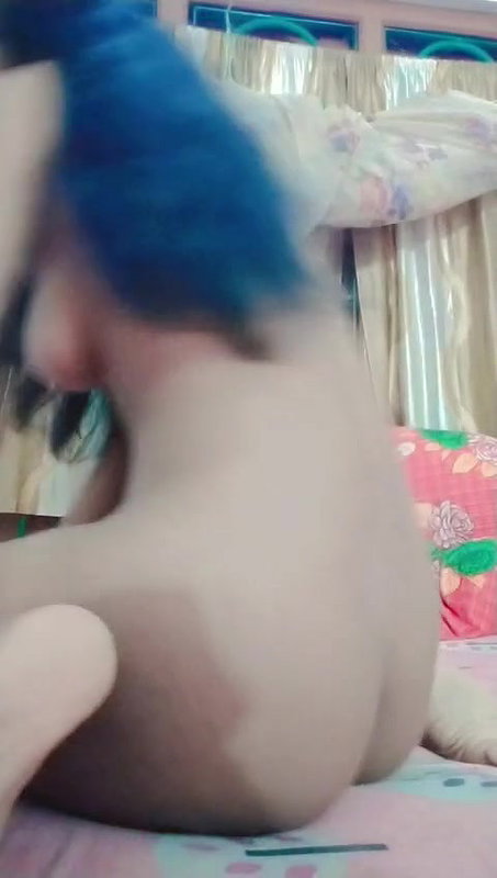 pussy showing back slim girl