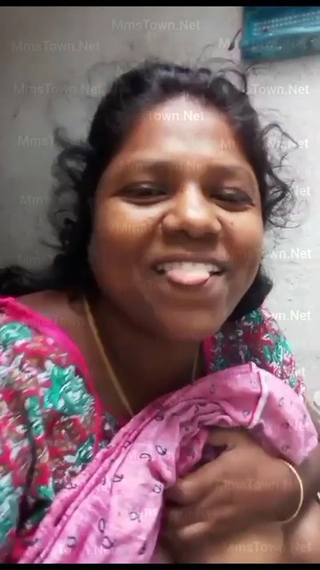 Big Boobs Tamil Aunty Showing For Lover
