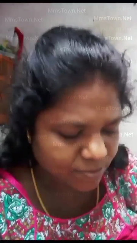 Big Boobs Tamil Aunty Showing For Lover