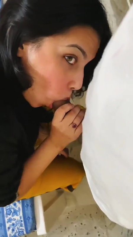 close up blowjob by gf