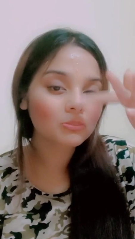 desi beauty showing big boobs