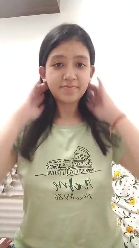 teen girl boobs show