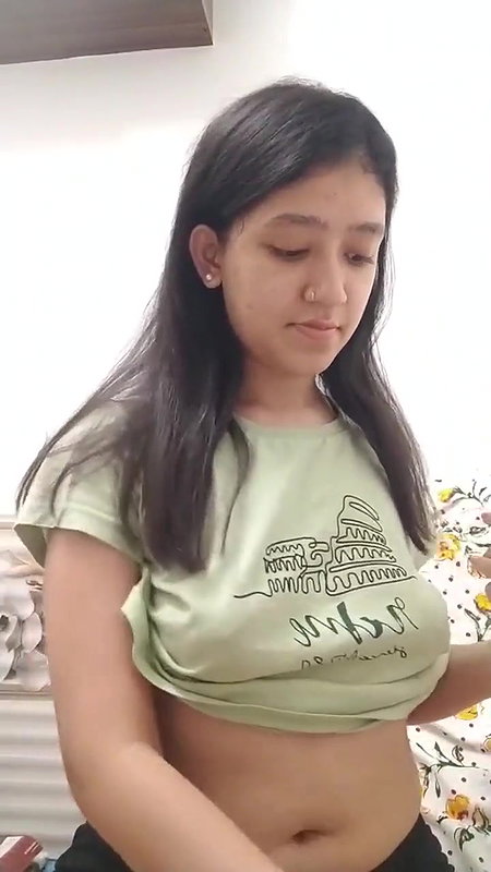 teen girl boobs show