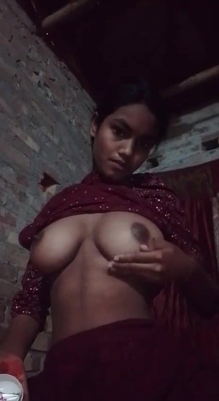 Sexy Figure Young GF Showing Fingering