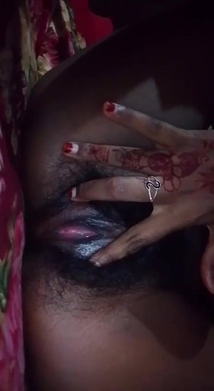 Sexy Figure Young GF Showing Fingering