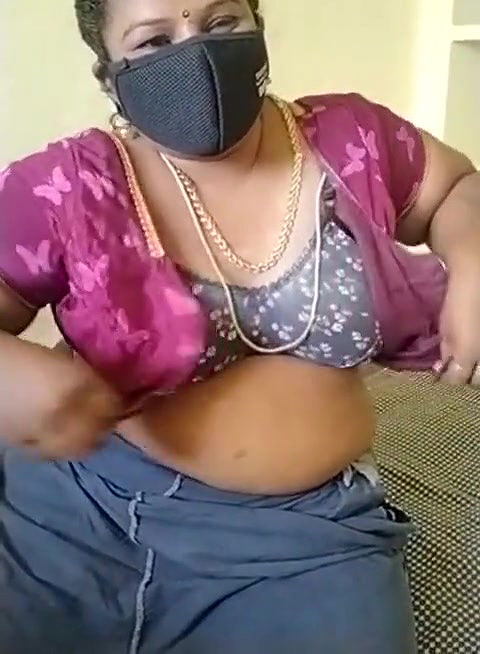 Chennai aunty without dress sleeping on bed