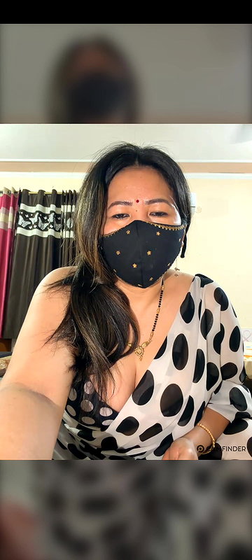 88pink nepali randi bhabhi sexy bra show in saree