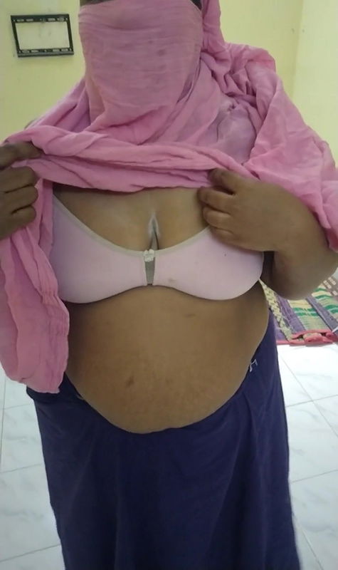 Coimbatore akka showing and rotating body on bed with sexy talk