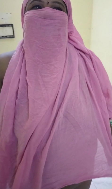 Coimbatore akka showing and rotating body on bed with sexy talk