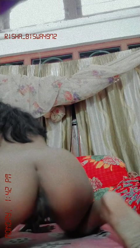 slim girl ass showing