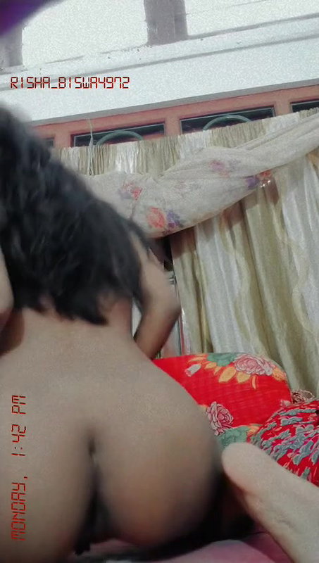 slim girl ass showing