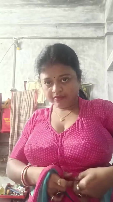 tanker boudi boobs showing for lover