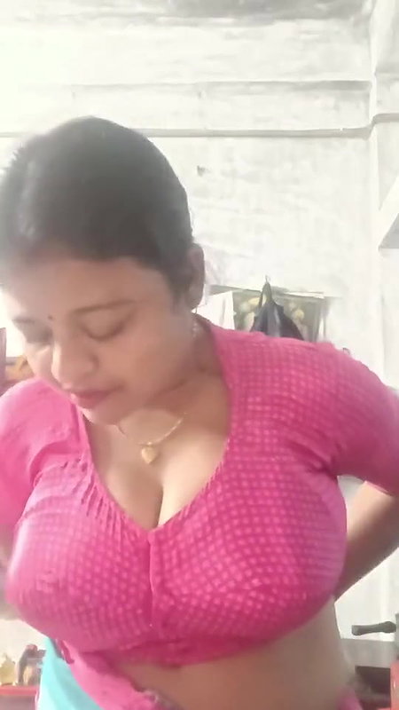 tanker boudi boobs showing for lover