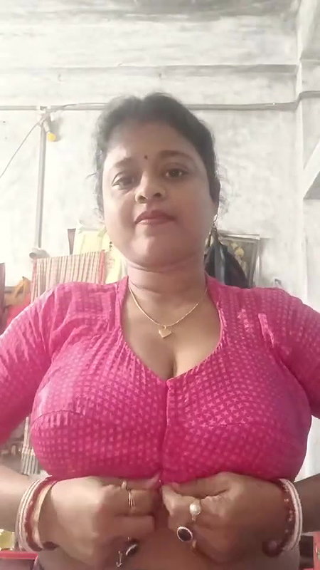 tanker boudi boobs showing for lover
