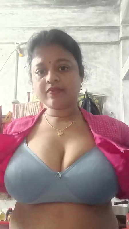 tanker boudi boobs showing for lover