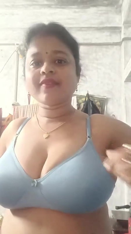 tanker boudi boobs showing for lover
