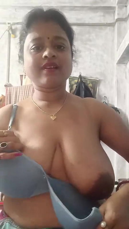 tanker boudi boobs showing for lover