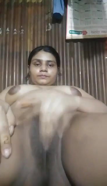 chubby village aunty rubbing pussy