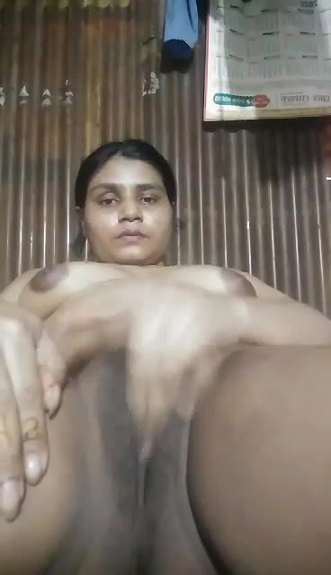 chubby village aunty rubbing pussy
