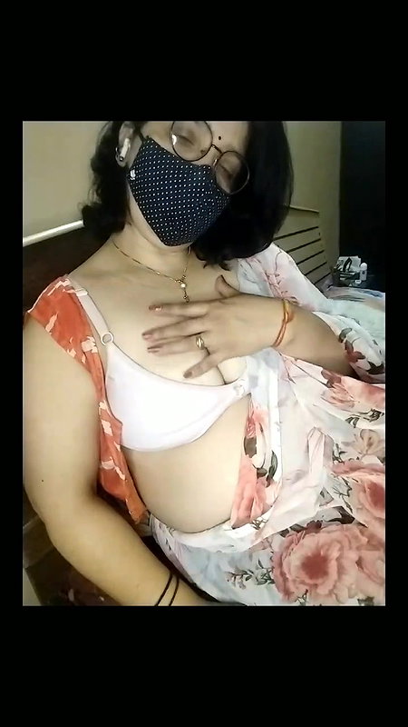Super sexy bhabhi very hot boobs