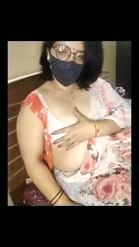 Super sexy bhabhi very hot boobs