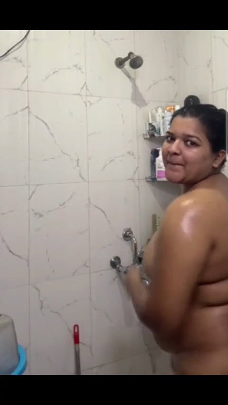 Chubby Tanker Bhabhi Taking Bath