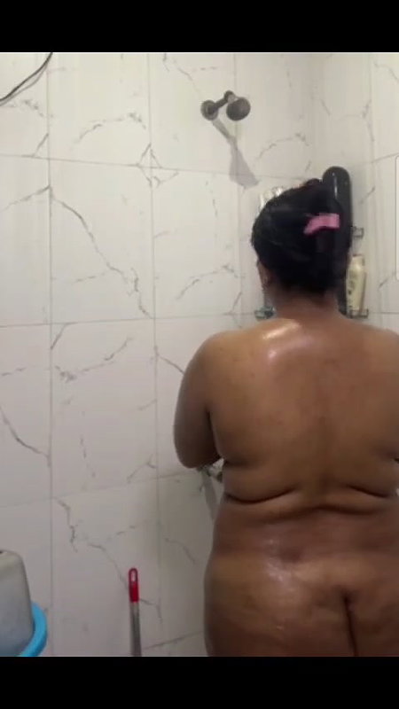 Chubby Tanker Bhabhi Taking Bath