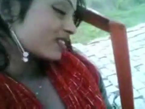 park mein boob dabayi