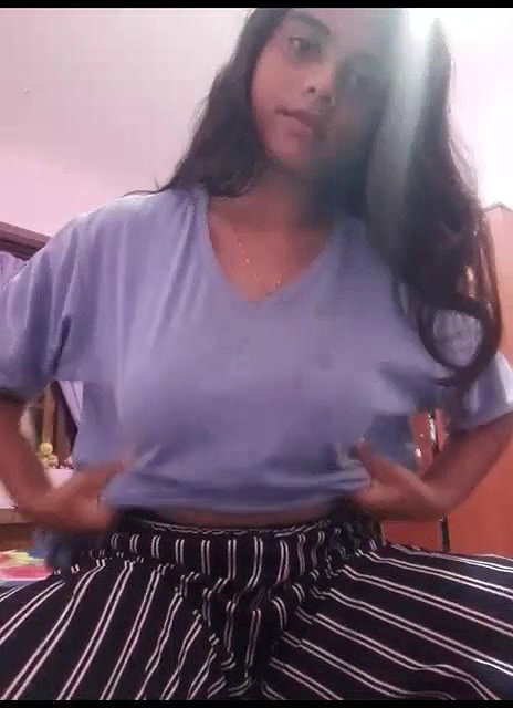 shirt uthake badi chuche dikhayi