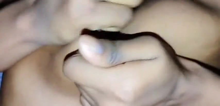 Desi college girl apne boyfriend se nude video calling karte huye part 1