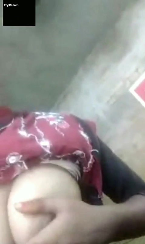 CUTE DESI GIRL SHOWING HER BOOBS