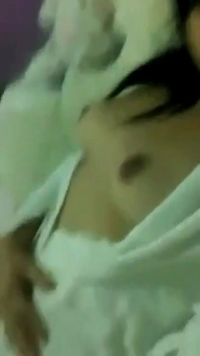 Desi Hot Girl Sucking her own boobs