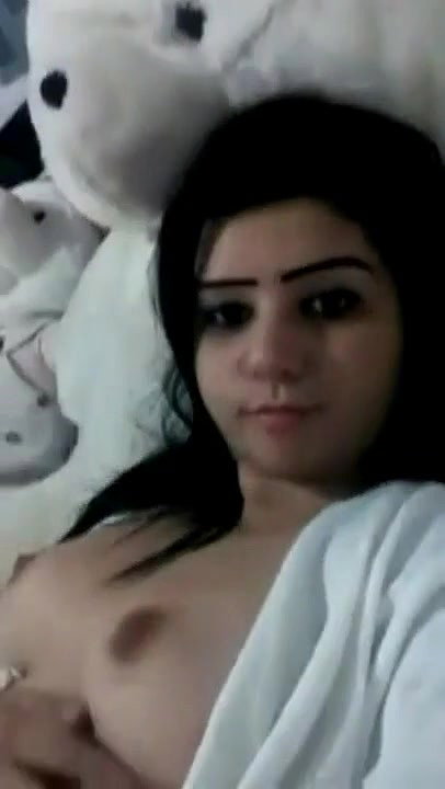 Desi Hot Girl Sucking her own boobs