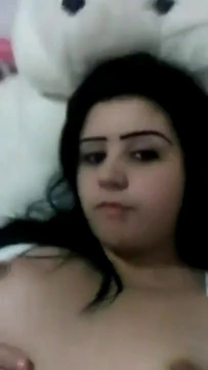 Desi Hot Girl Sucking her own boobs