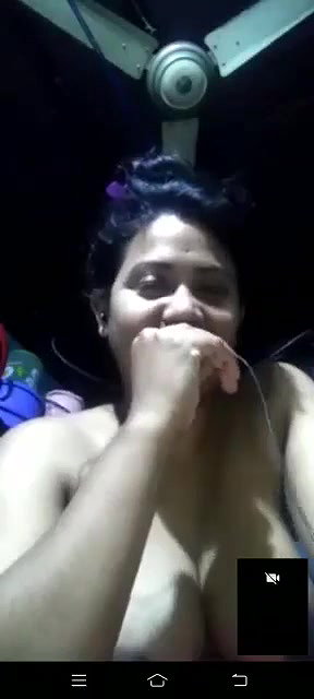 BIG BOOBS GIRL SHOWING