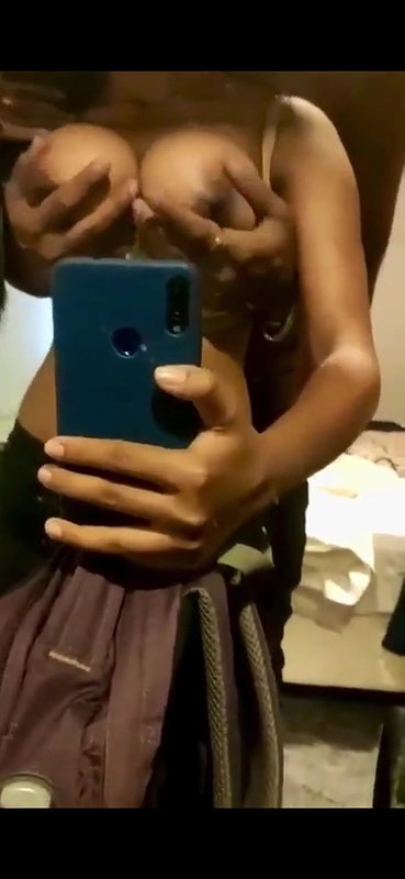 Hot indian desi Chennai GF Squeezed