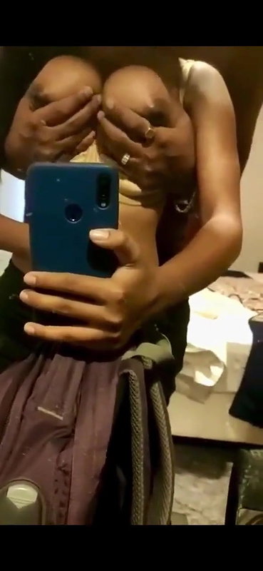 Hot indian desi Chennai GF Squeezed