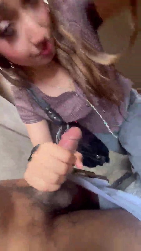 Indian Desi Babe Sucking Outdoor trying to make her bf cum