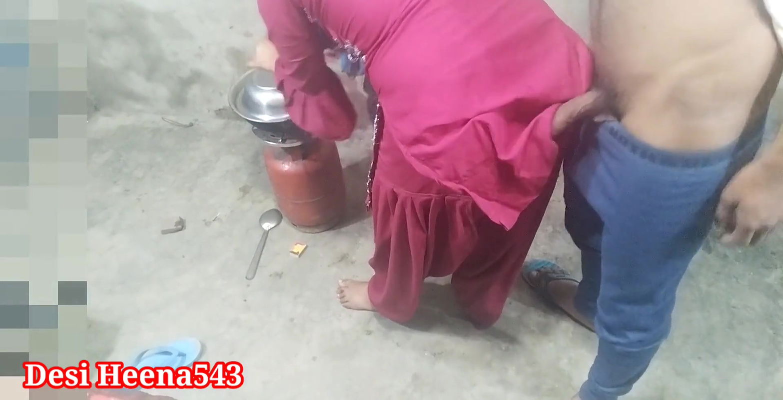 Desi Heena’s first sex with boyfriend in kitchen – clear Hindi audio