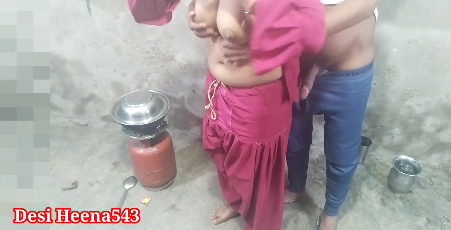 Desi Heena’s first sex with boyfriend in kitchen – clear Hindi audio
