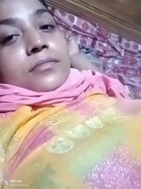 Bade Chuche Wali Bhabhi