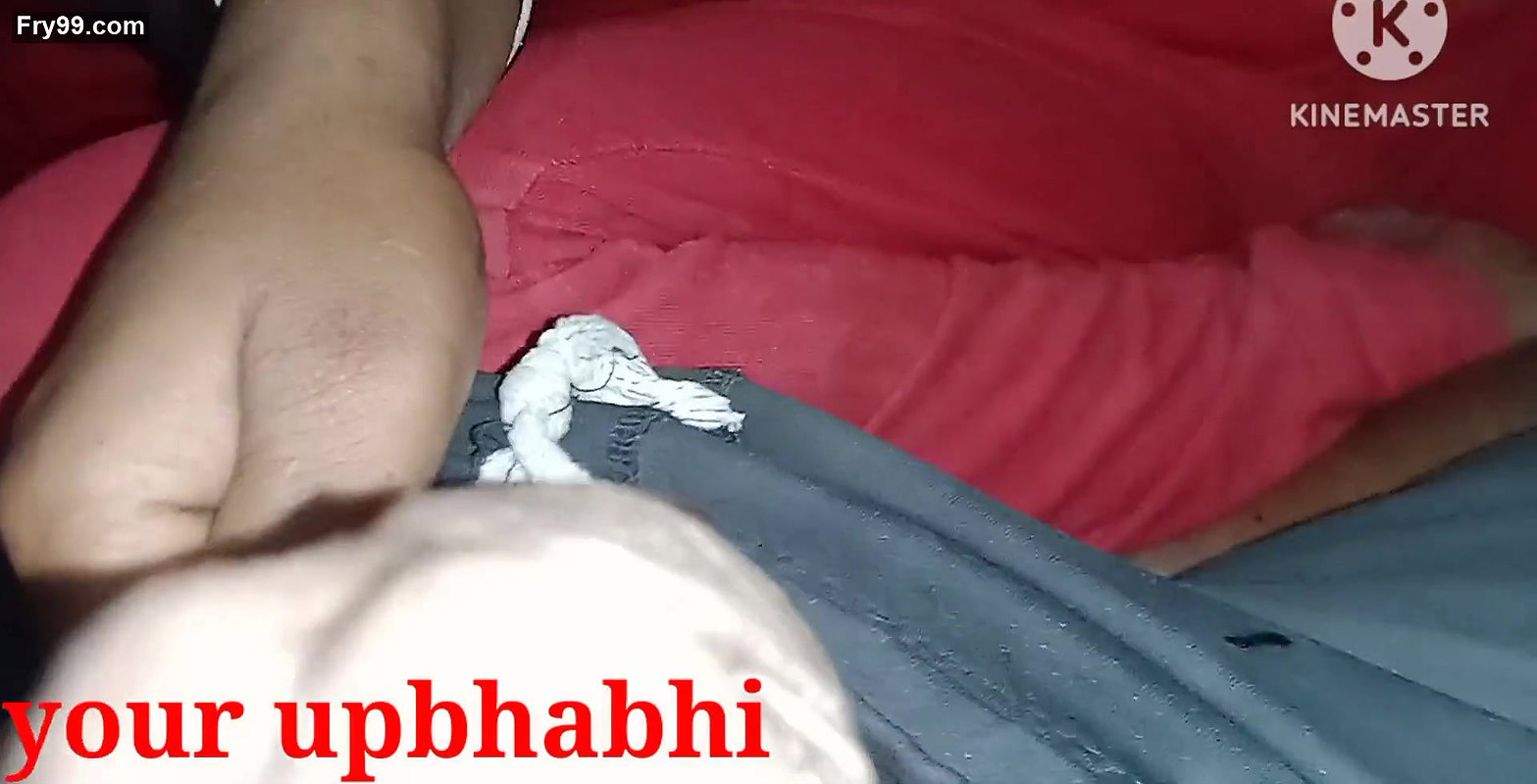 Desi indian bhabhi ne mere land chus kar pani nikal diya up bhabhi ne hamako chod diya ragad kar choda