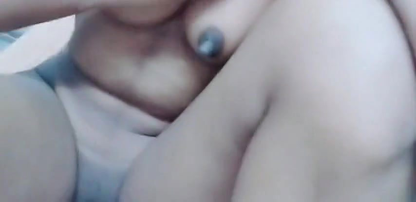 Desi ladki ne apni boobs ko ek ladko ko video call par sab dikhaya or kiya v part2