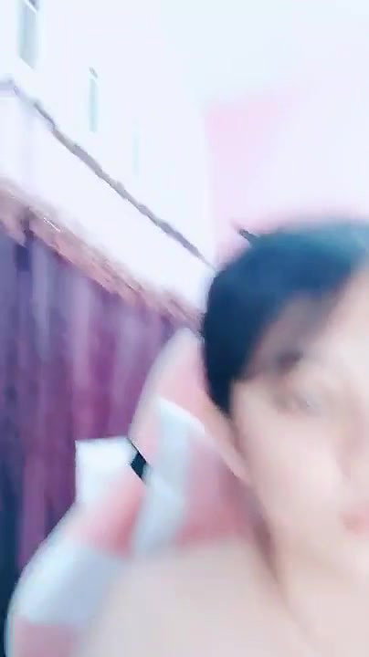 Extremely gorgeous sexy rich girl nude show to seduce her boyfriend