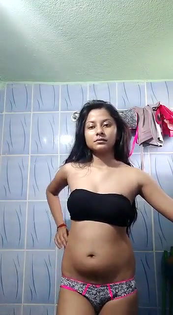 super sexy girl leaked bathroom mms 1