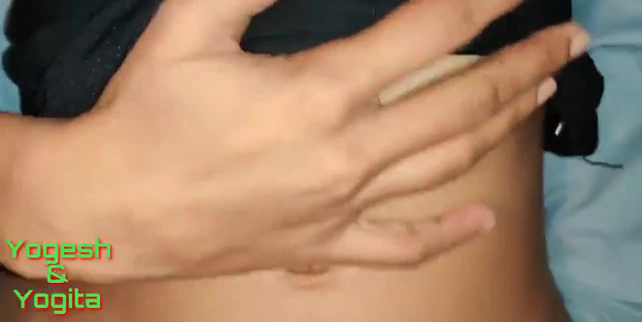 Desi Yogita Bhabhi ko condom lagake khub choda